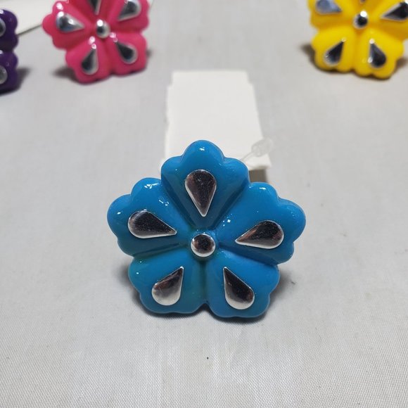 6PC assorted color daisy flower acrylic rings - Picture 7 of 7